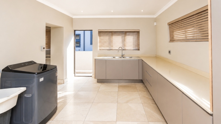 8 Bedroom Property for Sale in Birdwood Estate North West
